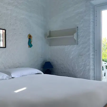 Apartamento Con Giardino E Posto Auto A - N183 *